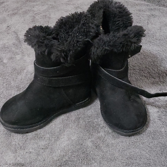 airwalk fuzzy boots